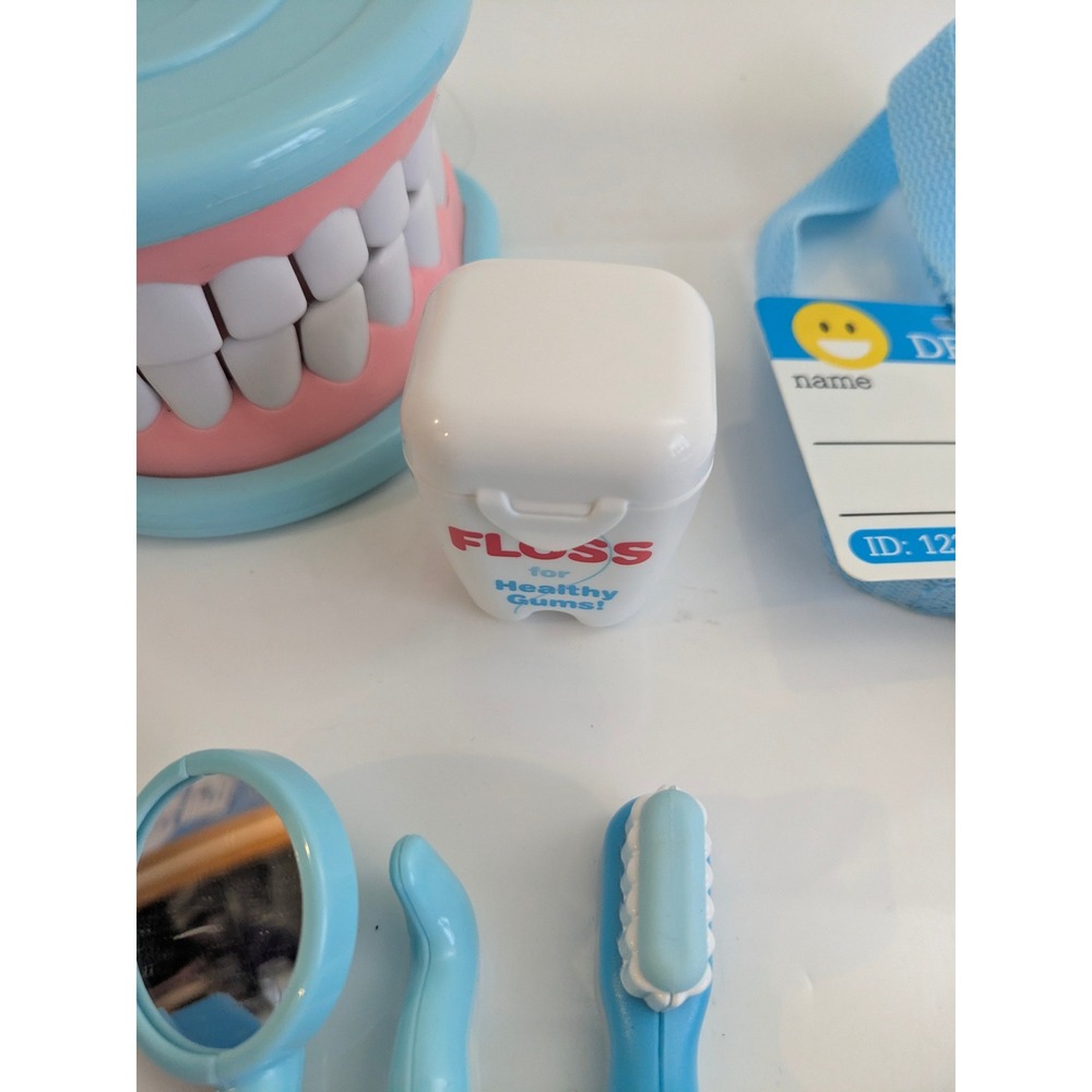 Melissa & Doug Super Smile Dentist Kit Play Set 15 Pieces Blue Kids Toy 8611 - Picture 8 of 10